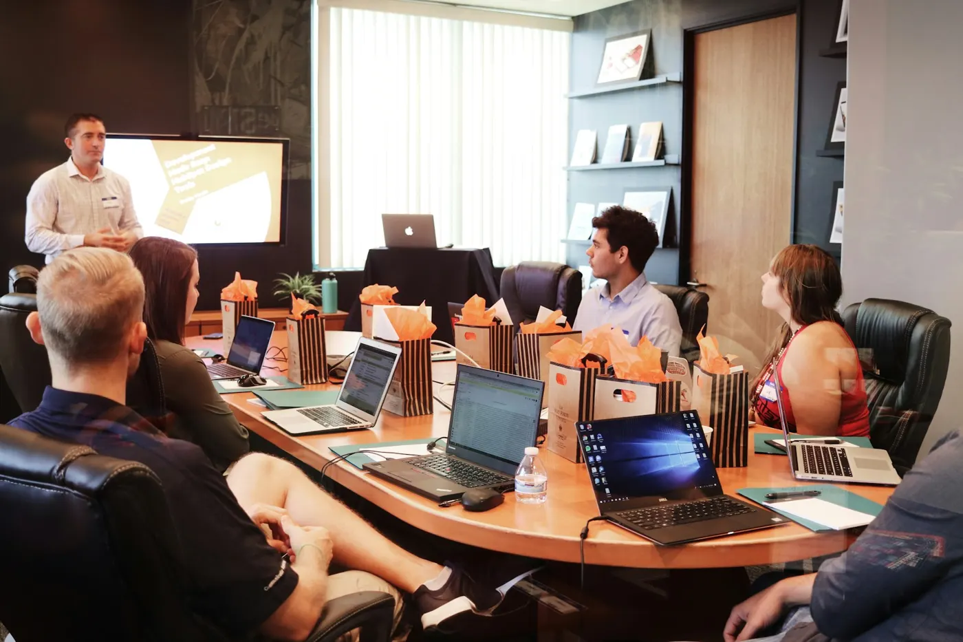 Sesión de trabajo con un grupo de directivos