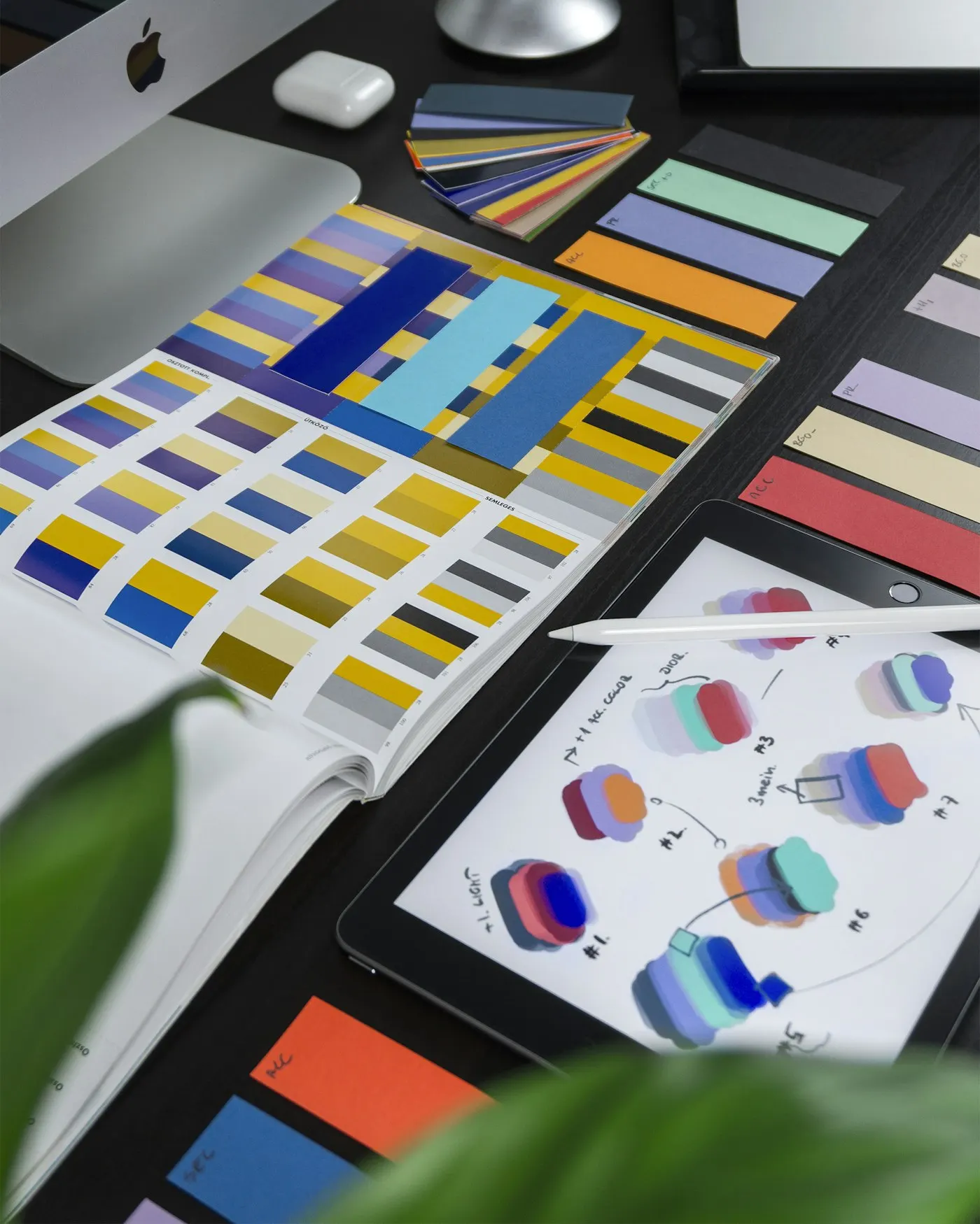 Paletas de color y muestras de diseño de marca